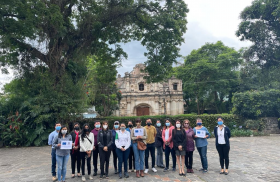 Grupo de personas en Antigua Guatemala